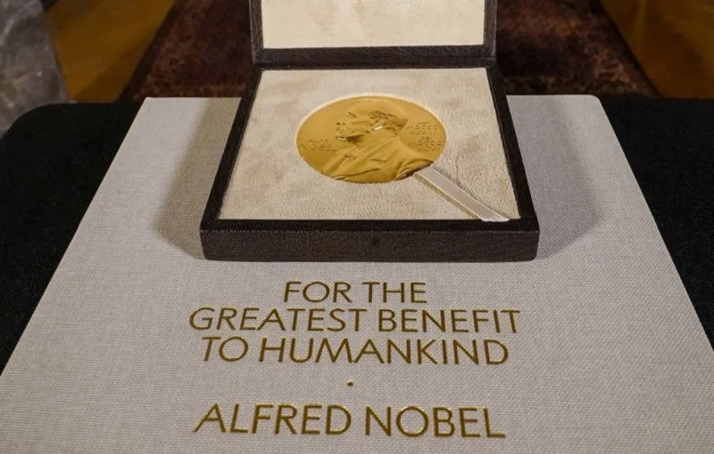 giai nobel la gi toan tap ve giai thuong danh gia nhat hanh tinh