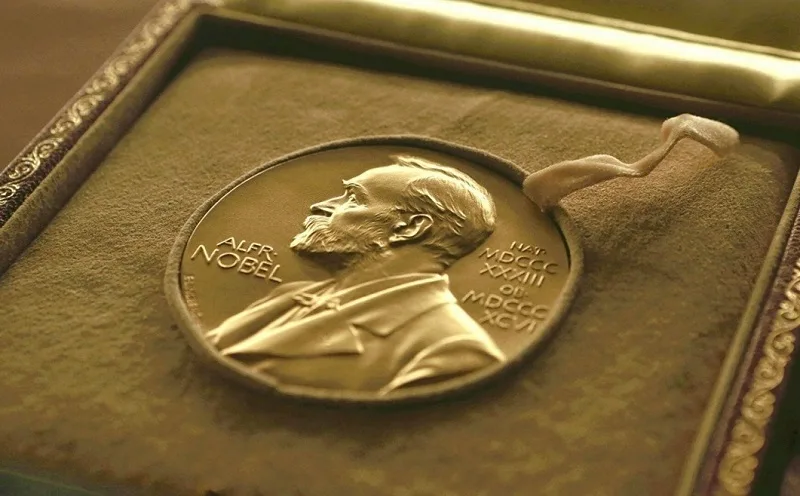 giai nobel la gi toan tap ve giai thuong danh gia nhat hanh tinh