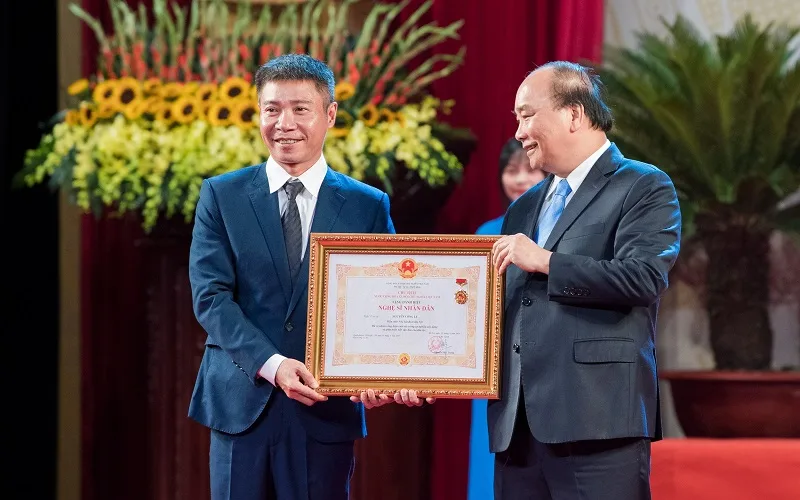 nsnd cong ly sinh nam bao nhieu hanh trinh doi va nghe cua co dau quoc dan