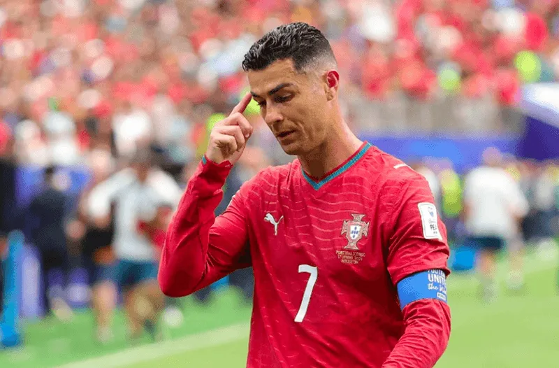 Siêu sao Cristiano Ronaldo (CR7) - Biểu tượng bất diệt của nền bóng đá đương đại.