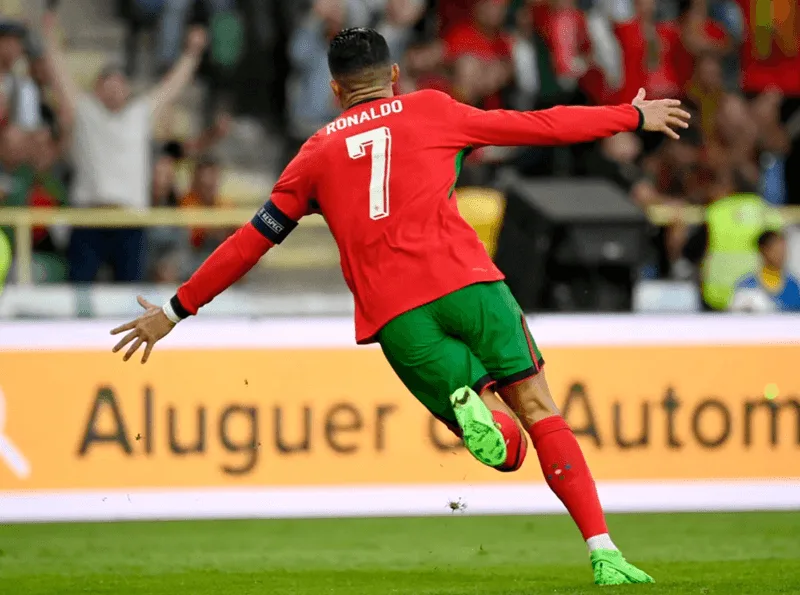 Quần đảo Madeira xinh đẹp tại Bồ Đào Nha - nơi sinh ra và nuôi dưỡng tuổi thơ của Ronaldo.