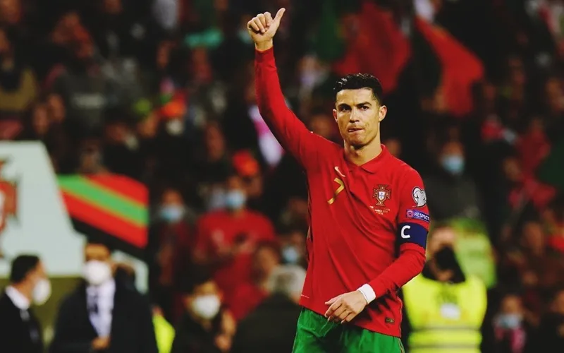 Tình yêu thương và sự gắn kết thiêng liêng giữa siêu sao Cristiano Ronaldo và người hâm mộ quê nhà.
